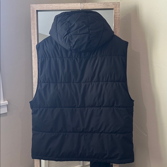 American Eagle Outfitters Black Hooded Vest - Picture 3 of 3